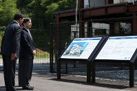 たろう観光ホテルを視察される皇太子ご夫妻＝岩手県宮古市で２０１６年６月２１日午前９時４５分、佐々木順一撮影