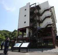 たろう観光ホテルを視察される皇太子ご夫妻＝岩手県宮古市で２０１６年６月２１日午前９時４４分、佐々木順一撮影