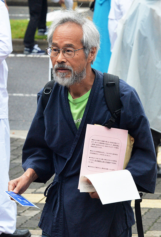 福島原発事故で金沢市に自主避難している関電株主の浅田正文さん=神戸市中央区で2016年6月28日午前9時58分、大西岳彦撮影