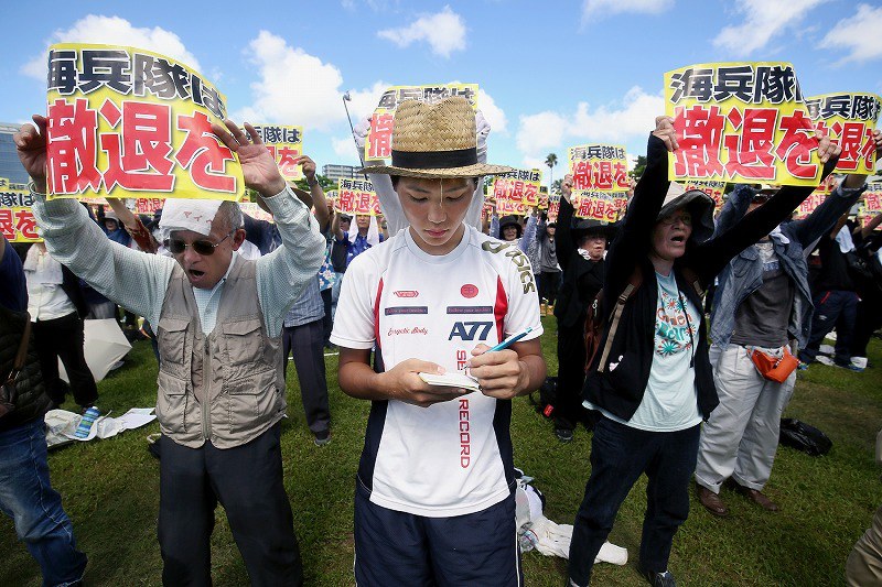 政治しようよ 沖縄の18歳：無関心ではいられない [写真特集10/8