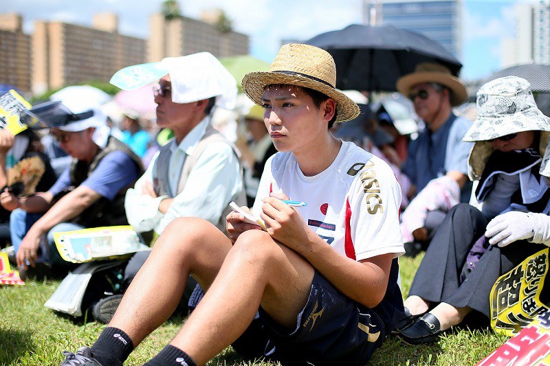 政治しようよ 沖縄の18歳：無関心ではいられない [写真特集10/8