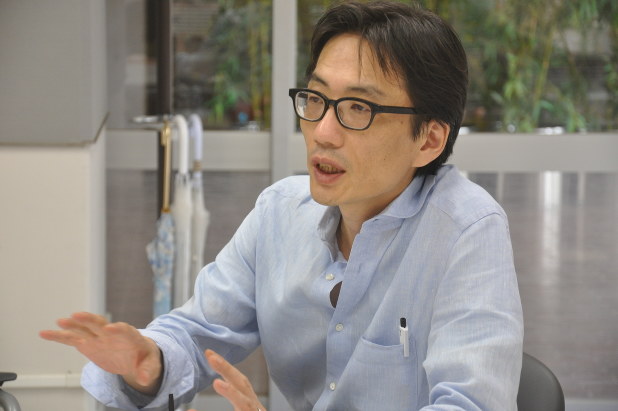 vote18インタビュー 湯浅誠さん 社会問題を自分の半径5メートル以内に引き寄せ解決策を探る 毎日新聞