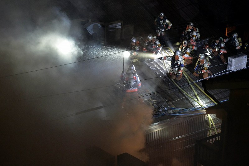 京都 先斗町火災 厨房燃えている 居酒屋から出火 写真特集1 4 毎日新聞