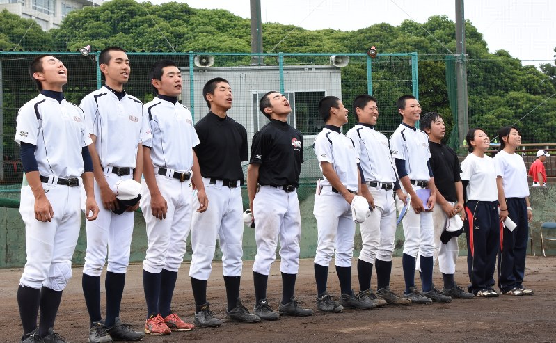 誇りを胸に １６夏 高校野球千葉大会 下 大原 勝ってみんなで校歌を 千葉 毎日新聞