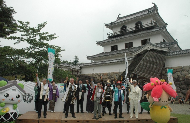 伊達な旅 夏キャンペーン 良い 伊達な旅 を 観光企画 ３００人が成功祈願 白石城 宮城 毎日新聞