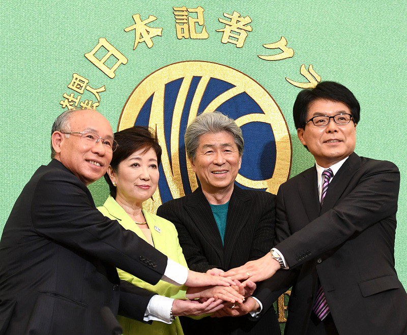 都知事選 出馬表明の４氏が共同会見 その後宇都宮氏立候補取りやめ表明 写真特集1 13 毎日新聞