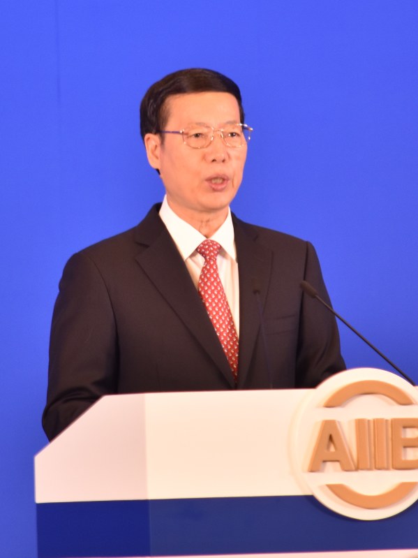 AIIBの年次総会であいさつする中国の張高麗副首相=2016年6月25日、赤間清広撮影
