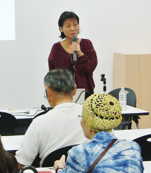 特定秘密保護法の危険性を指摘する藤田早苗さん＝富山市湊入船町の県民共生センターサンフォルテで、青山郁子撮影