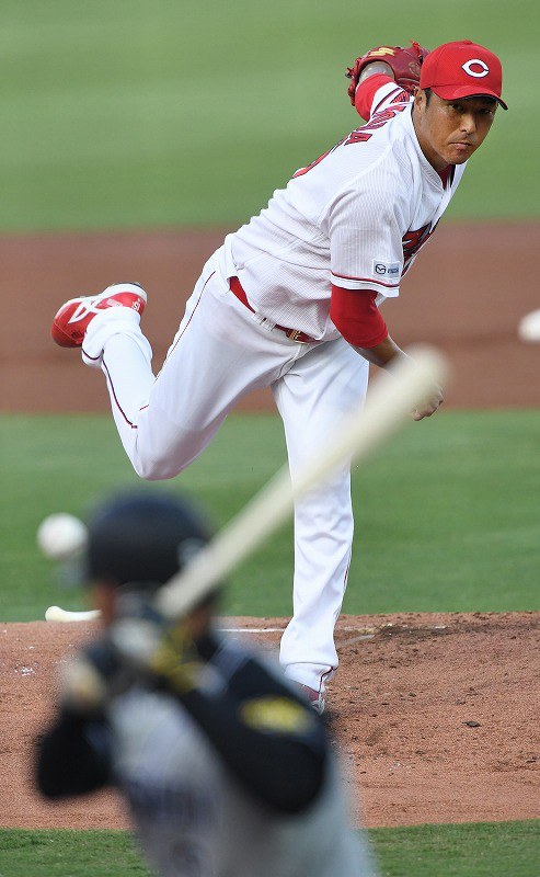 プロ野球：黒田、日米通算200勝 [写真特集5/12] | 毎日新聞