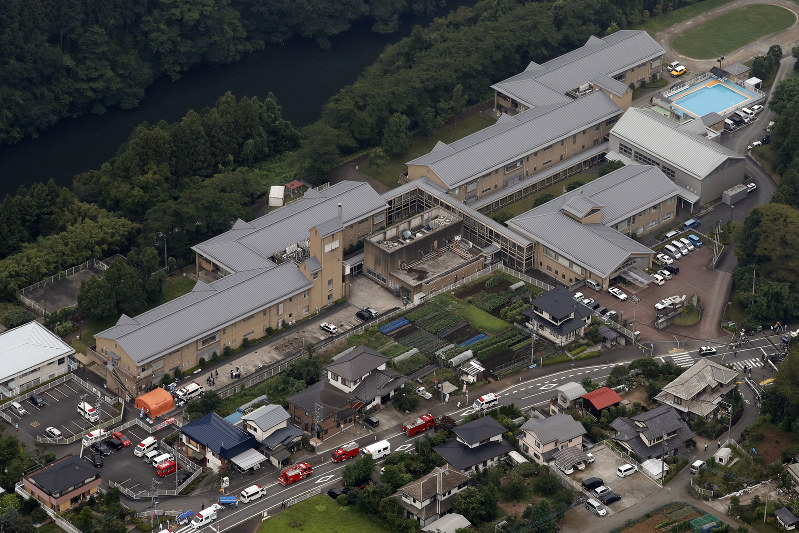 相模原殺傷：障害者施設で19人死亡 26歳男逮捕 [写真特集8/28] 毎日新聞