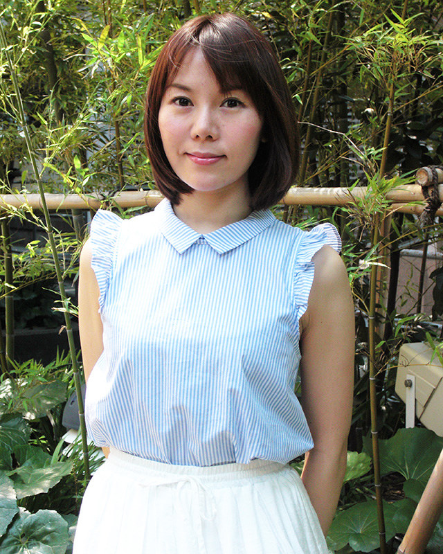 シンガーソングライターの半崎美子さん=大阪市北区の毎日新聞大阪本社で、安田美香撮影