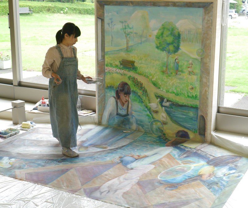 松本かなこさん チョーク絵完成 平塚市美術館 神奈川 毎日新聞