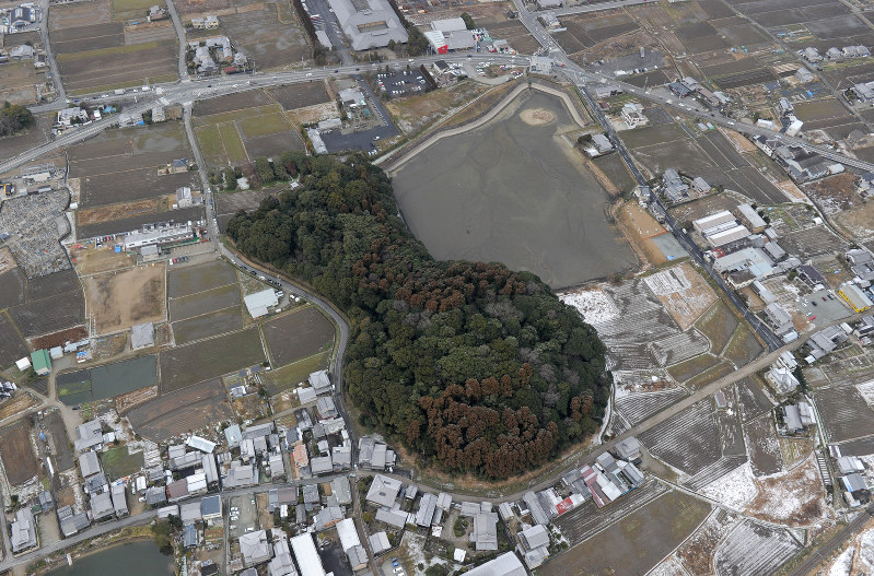 箸墓古墳=本社ヘリから小松雄介撮影
