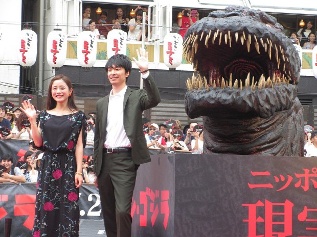 映画 シン ゴジラ 大阪 道頓堀でも大暴れ 公開イベントに８０００人 毎日新聞