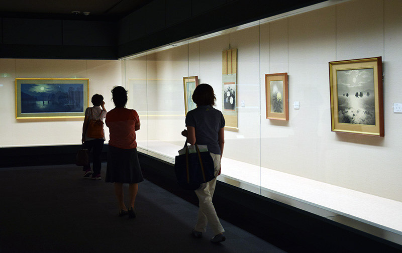 「日本画4人展」に展示された児玉希望の水墨画など=岡山県井原市の華鴒大塚美術館で、小林一彦撮影