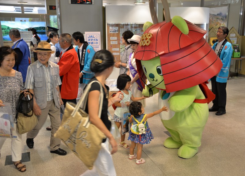 日本航空 大阪便 夏季運航始まる 松本空港でイベント 長野 毎日新聞
