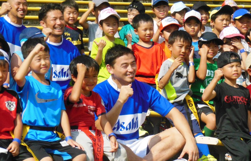 五郎丸選手 出身地の福岡でラグビー教室 毎日新聞