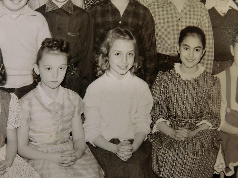 Tracing Hillary Clinton S Hometown Origins The Mainichi Hillary Clinton Center Is Pictured With Elementary School Clmates In This 1957 Photo Provided By Ernest Ricketts