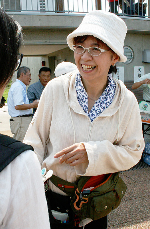 草刈り十字軍 ４３年 芽吹く種 鎌の軌跡 下 裏方で多くの縁結び 事務局次長 川尻香代子さん ５０ 富山 毎日新聞