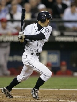 hit ichiro suzuki career mainichi leagues 000th mlb major gets