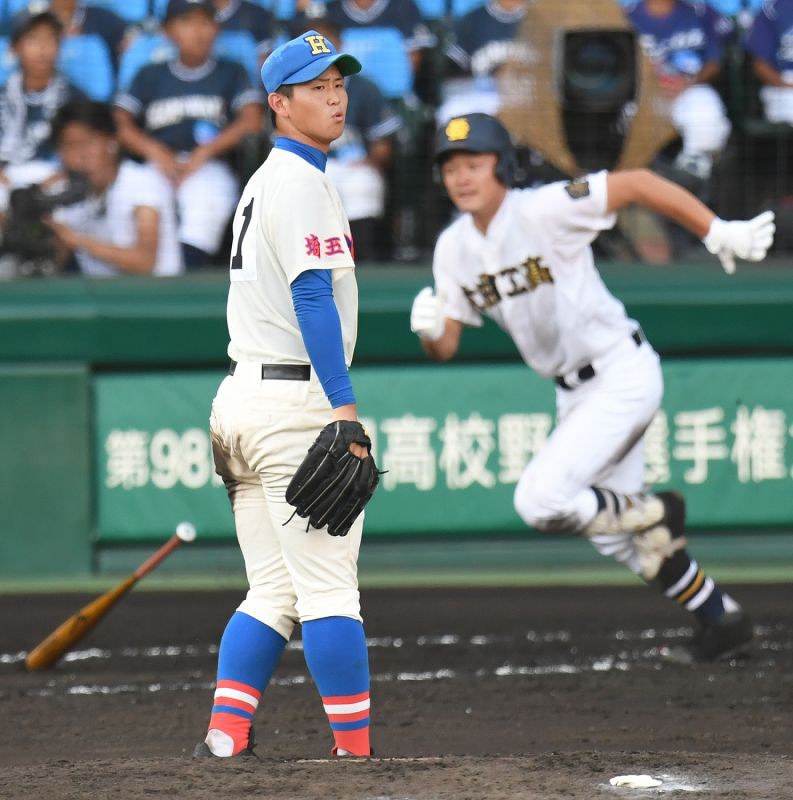 高校野球：第4日第4試合 花咲徳栄（埼玉）―大曲工（秋田） [写真特集