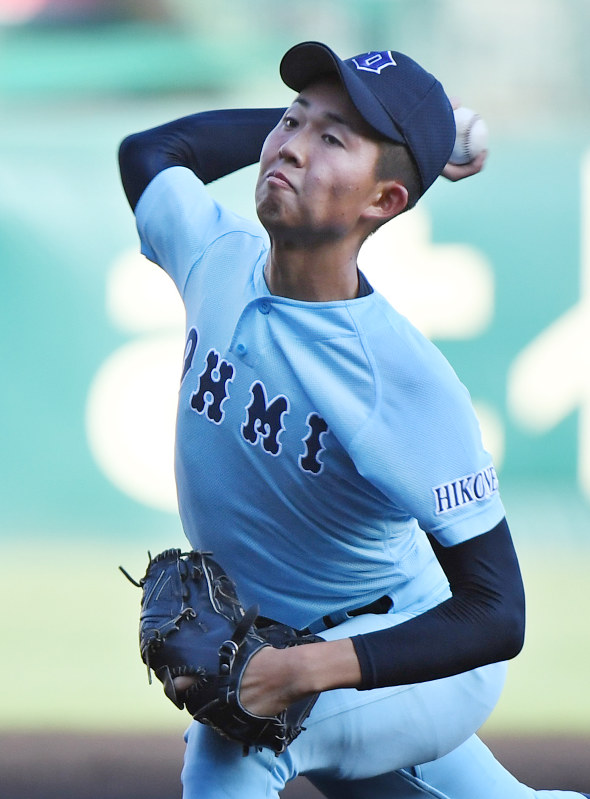 【常総学院−近江】近江の2番手・京山=阪神甲子園球場で2016年8月9日、須賀川理撮影