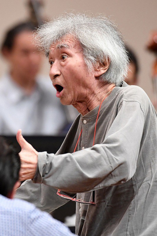 小澤征爾さん：「セイジ・オザワ 松本フェスティバル」 リハーサルで
