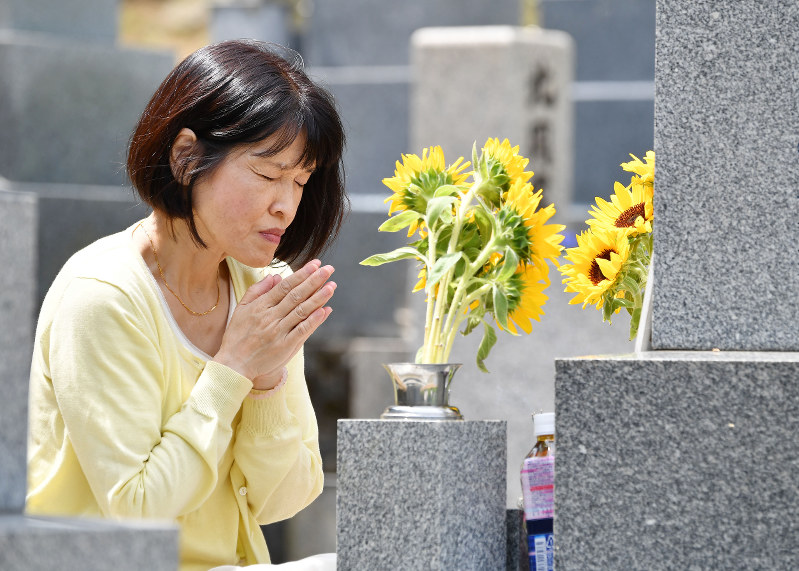 大阪女児焼死：無罪の母「20年前のママに戻れた」墓参り | 毎日新聞