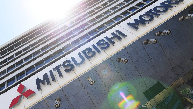 三菱自動車本社=2016年5月12日、望月亮一撮影
