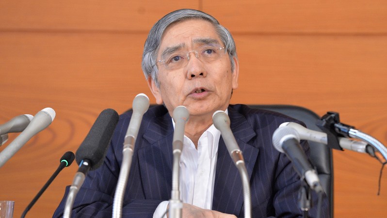 金融政策決定会合の後、定例記者会見に臨む日銀の黒田東彦総裁=2016年7月29日、北山夏帆撮影