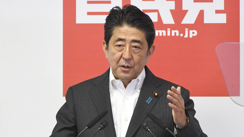 7月11日の記者会見で発言する安倍晋三首相=自民党本部で、藤井太郎撮影