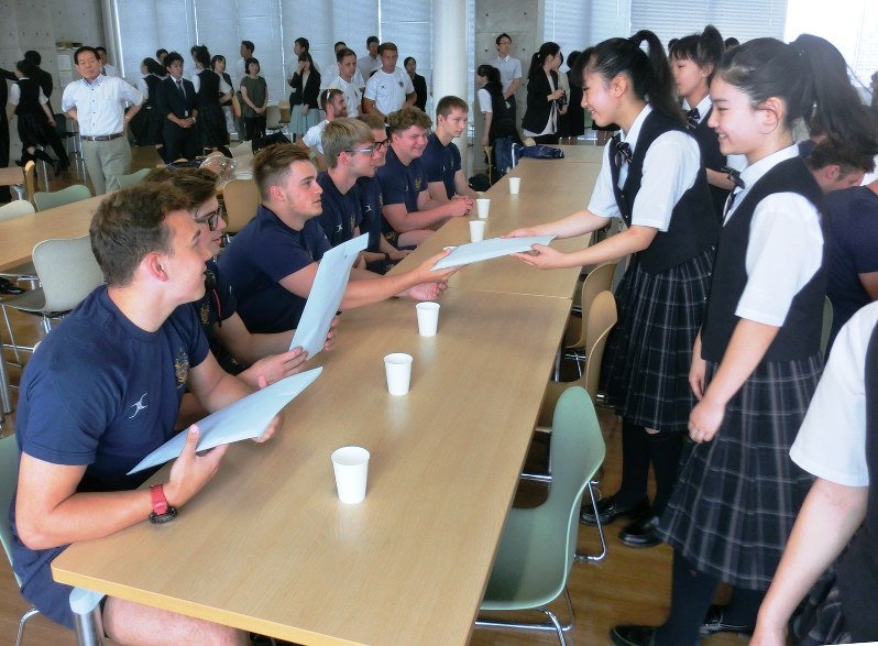 交流 英国のラグビー校来日 日本の文化を体験 都市大等々力中高 東京 毎日新聞