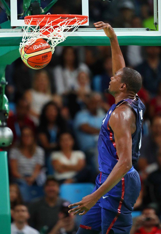 リオ五輪 バスケットボール男子決勝 米国がセルビアを降し金メダル 写真特集8 14 毎日新聞