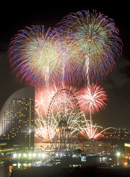花火奉納 ずぶぬれ氏子 迫力の火柱 愛知 知立神社 毎日新聞