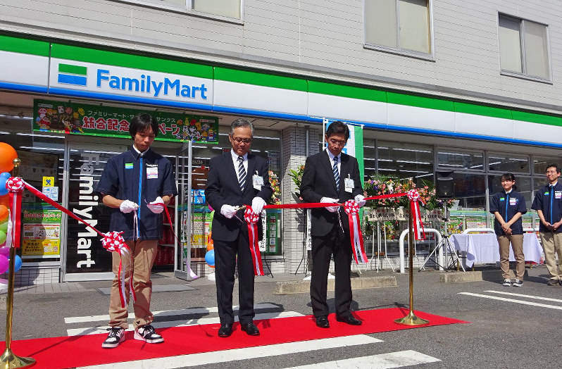 ユニー 経営統合 ６０００店ファミマに衣替えへ 毎日新聞