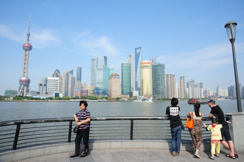 上海の観光地、外灘の風景=上海市内で2012年5月21日、隅俊之撮影