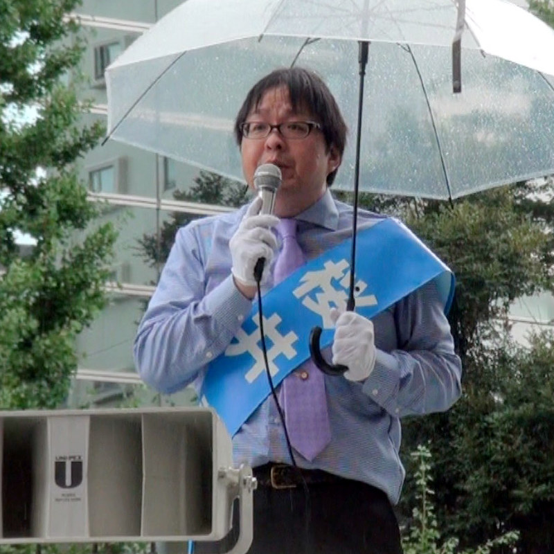 東京都知事選に立候補し、民団中央本部前で演説する桜井誠氏=東京都港区で2016年7月15日、後藤由耶撮影(写真は動画から)