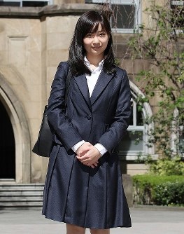 学習院大学の入学式に臨む秋篠宮ご夫妻の次女佳子さま＝東京都豊島区で２０１３年４月８日午前９時４７分（代表撮影）