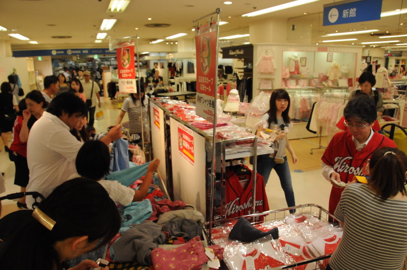 広島カープ ｖ効果３３１億円 県内で試算 関大名誉教授 毎日新聞