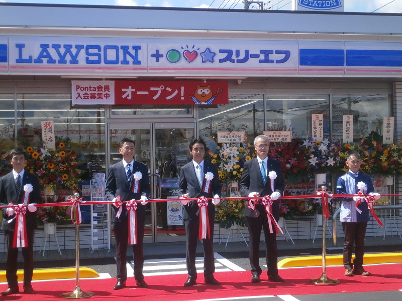 ローソン スリーエフ 開店 １１月まで９０店 両社商品陳列 毎日新聞