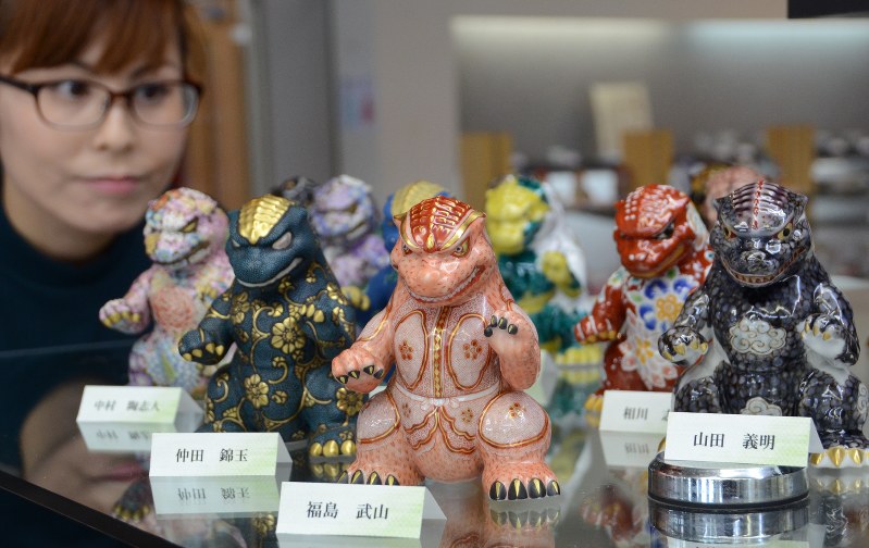 コレクション放出！マリモクラフト製【90年代vintageゴジラ】瀬戸物　陶器 九谷焼：ゴジラの陶製フィギュア、いかが 最高は25万円 | 毎日新聞