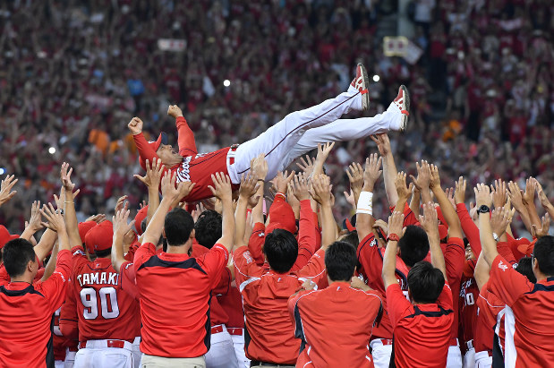 プロ野球 広島２５年ぶりリーグｖ 巨人との直接対決制す 毎日新聞