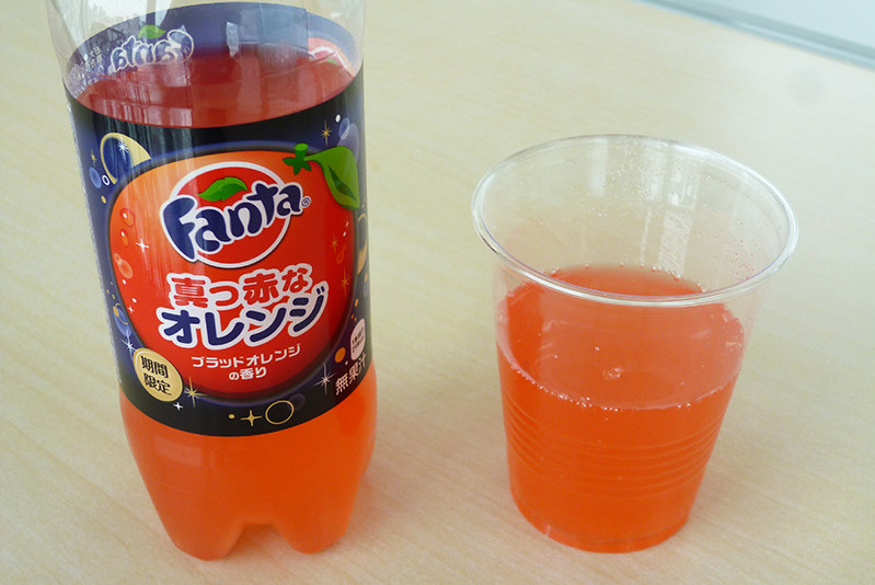 グルメ：新旧ファンタオレンジを比較! 本日発売の「真っ赤なオレンジ