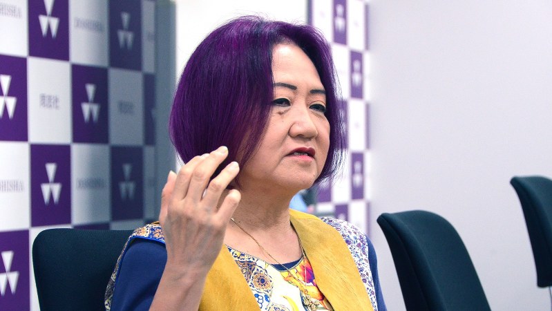 インタビューに答える浜矩子・同志社大学大学院ビジネス研究科教授=2016年9月15日、山口敦雄撮影