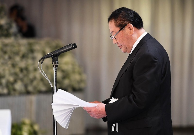 加藤紘一氏葬儀：山崎拓氏「最強最高のリベラルが去った」 [写真特集10
