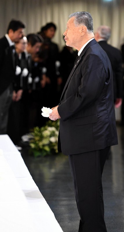 加藤紘一氏葬儀：山崎拓氏「最強最高のリベラルが去った」 [写真特集10