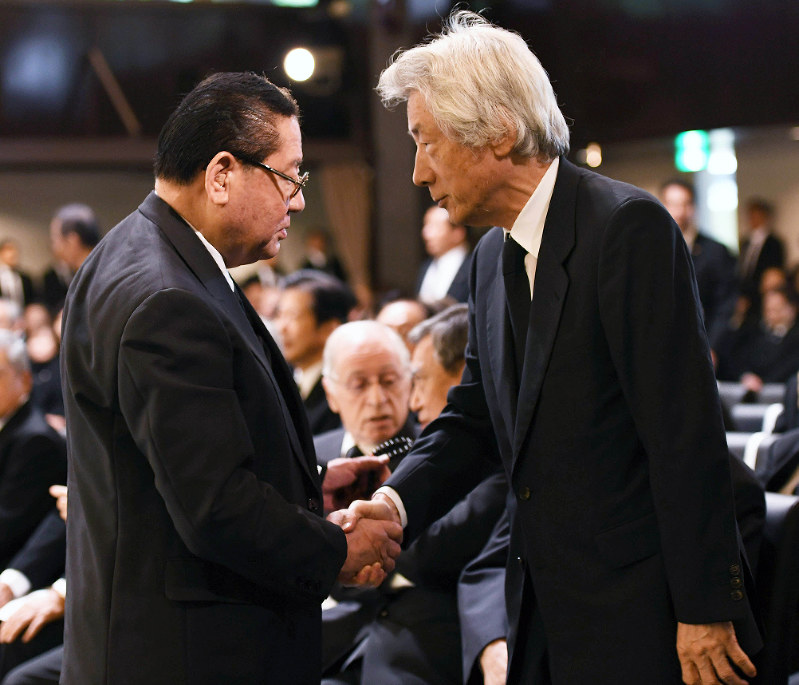最強最高のリベラル　加藤紘一伝 加藤紘一氏葬儀：山崎拓氏「最強最高のリベラルが去った」 | 毎日新聞