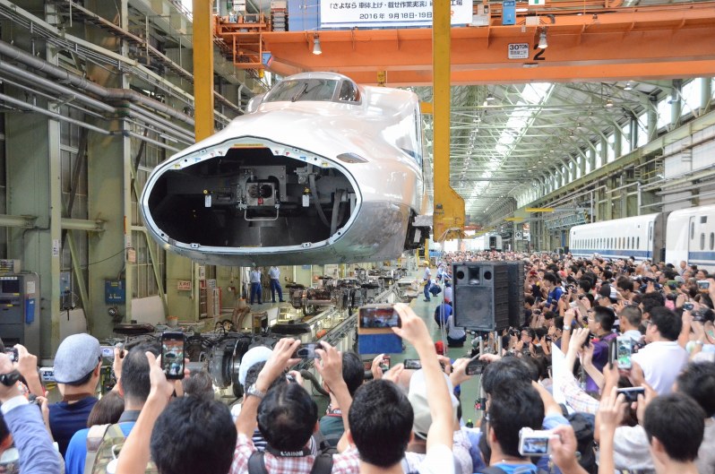 JR東海：「空飛ぶ新幹線」浜松工場で実演イベント [写真特集7/6