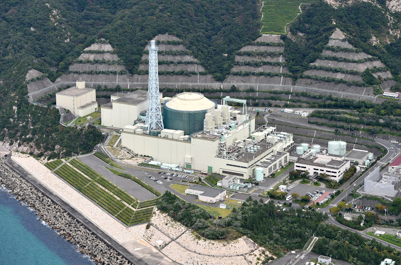 廃炉を含む見直しが固まった高速増殖原型炉「もんじゅ」＝福井県敦賀市で２０１６年９月１５日、本社ヘリから梅田麻衣子撮影