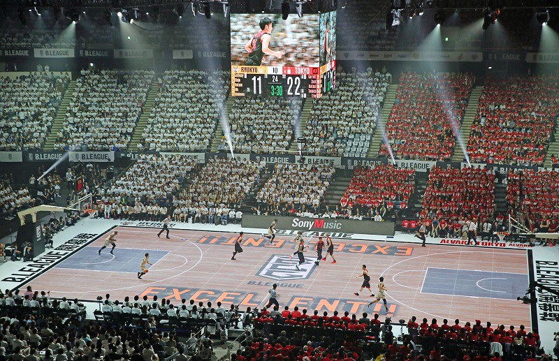 男子バスケ：光で演出、Bリーグ開幕 [写真特集14/21] | 毎日新聞